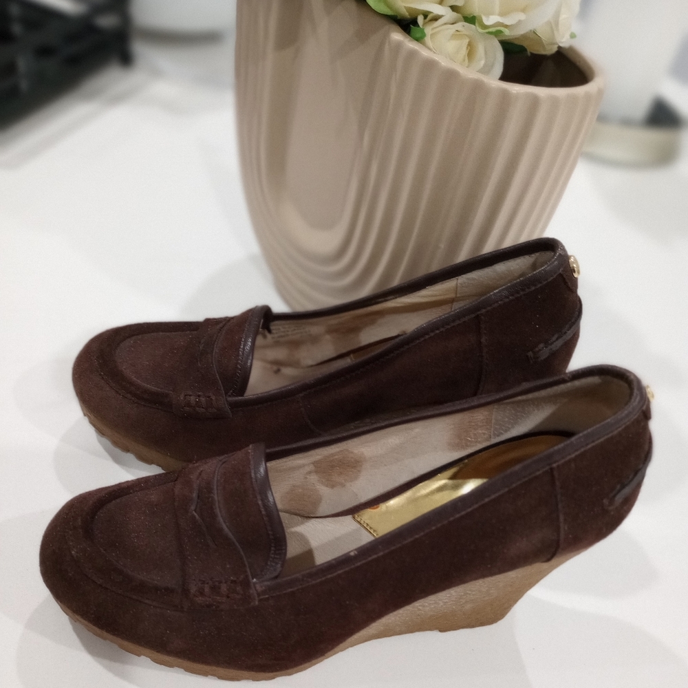 Shoes - Picture 2 of 4